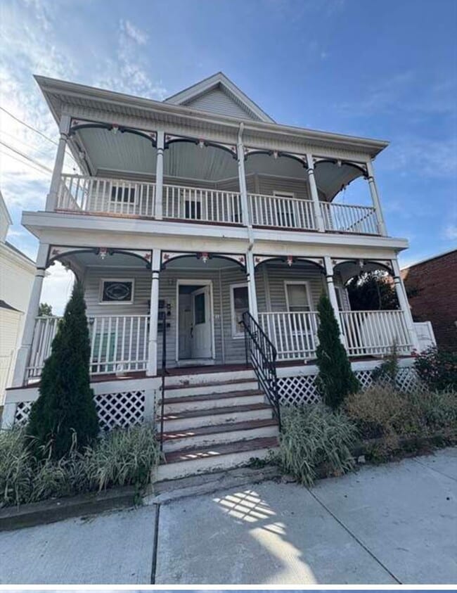 Photo - 211 Elm St Unidad 2