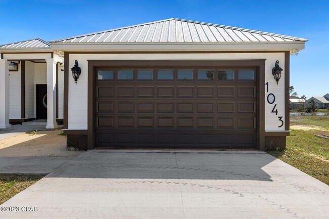 1043 Plantation Dr