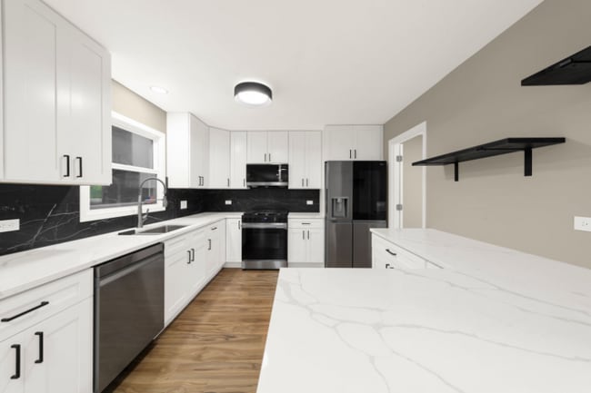 Photo - 990 Whitehall Way