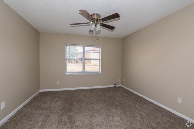 1BR, 1BA - 620SF - Living Area - Carleton Crossing