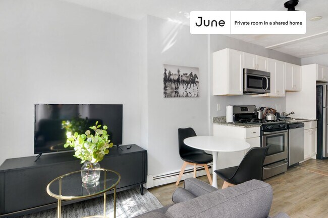 Room in Shared 3 bed/1 bath home in North End