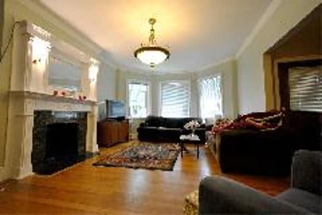 Building Photo - Renovated Brookline 3 Bed/2 Bath Duplex in Washington Square on Addington Rd. Sept 1st, NO FEE