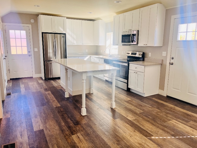 Photo - 306 Clark St