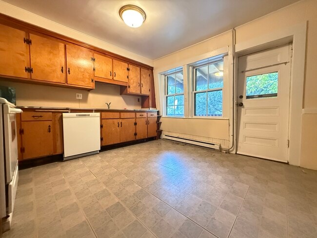 Photo - 193 Mount Auburn St Unit 3