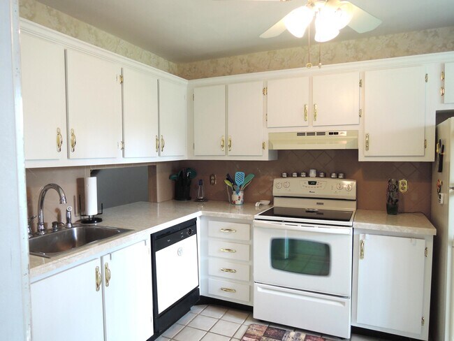 Photo - 944 Savannas Point Dr Unit Apt B
