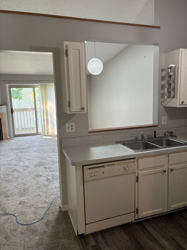 Photo - 17568 Pond Cir Townhome