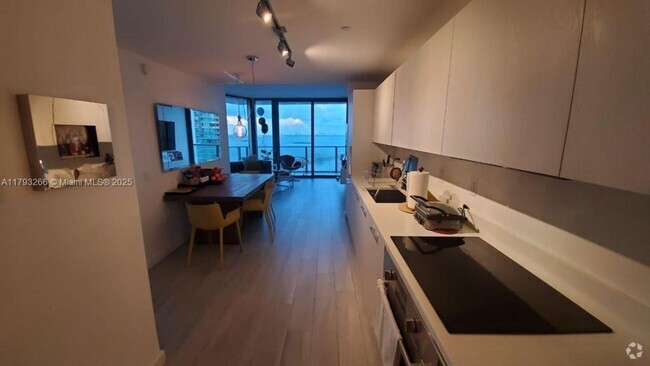 Building Photo - 501 NE 31st St Rental