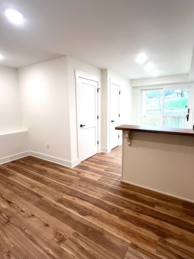 Photo - 10 Phifer St Unidad B