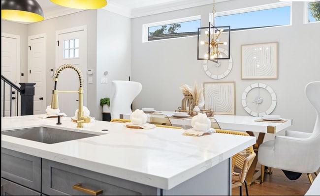 Photo - 7033 Avenue L