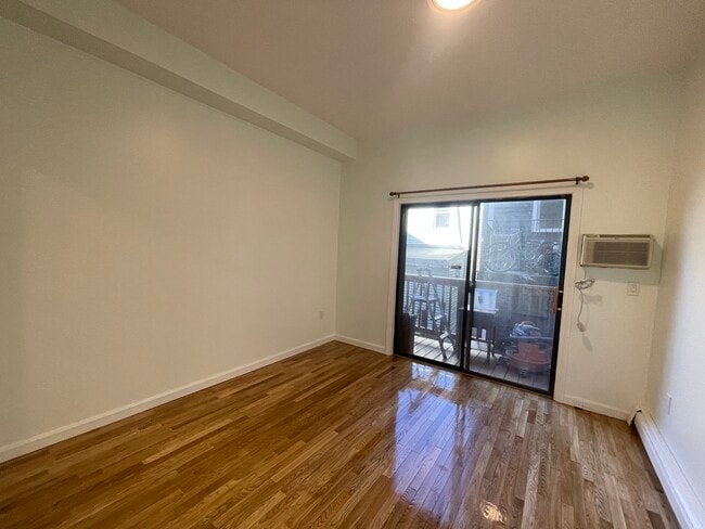 Photo - 285 Dorchester St Unit 1