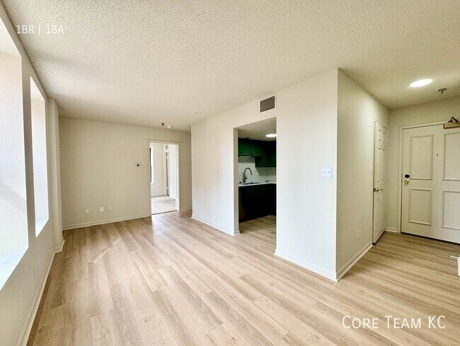 Photo - 235 Ward Pkwy Unit E - 709