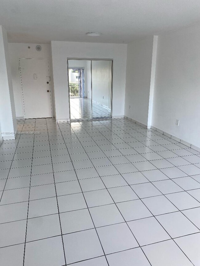 Photo - 400 Kings Point Dr Unidad 328