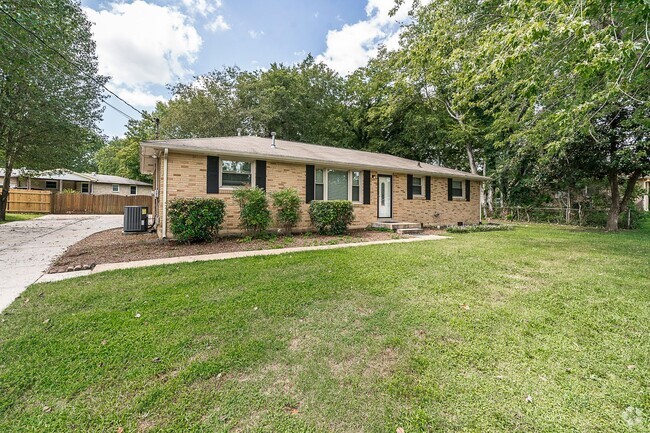 Building Photo - Remodeled Ranch In Hendersonville - Fenced... Rental