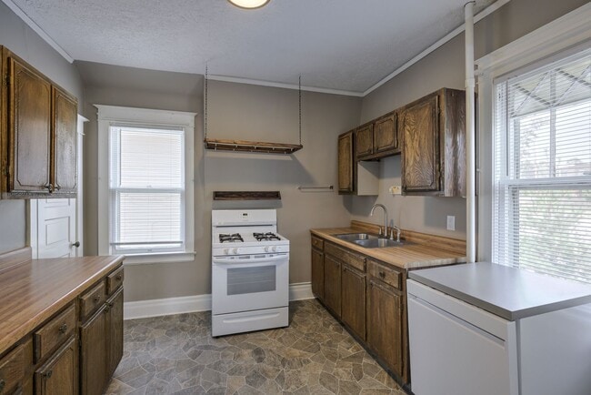 Photo - 3405 Dewey Ave Unit 3405 #2