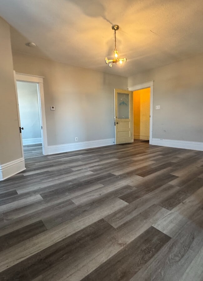 Building Photo - 403 W Main St Unit B