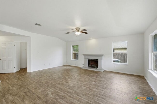 Building Photo - 1005 Rolling Ridge Dr