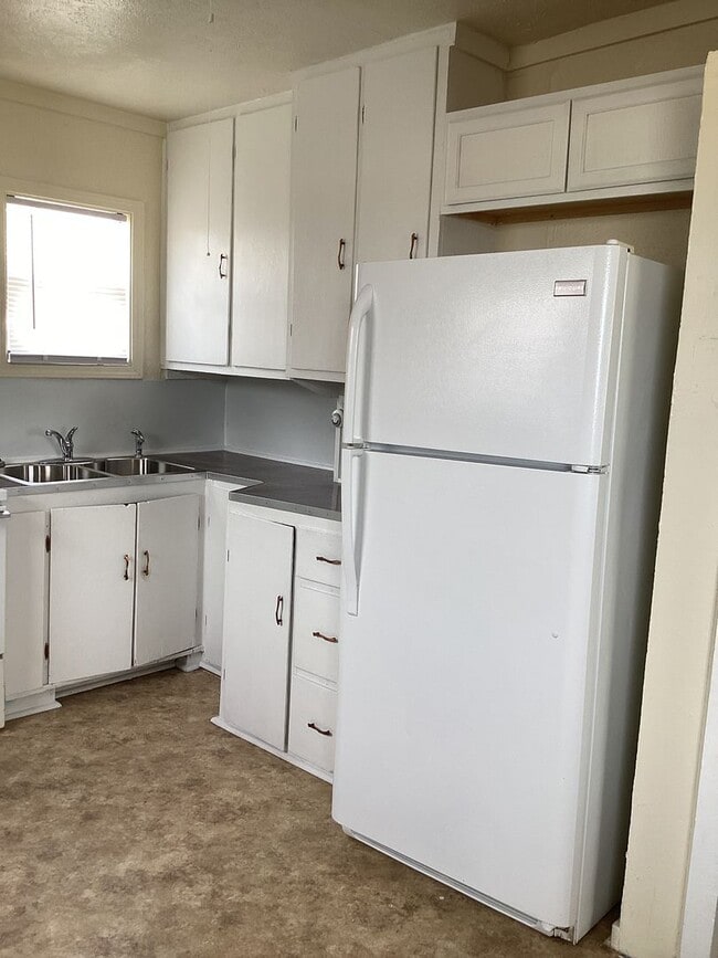 Photo - Newly Updated 2 bedroom Close to Morrison Park and High School!  Pets Welcome Upon Approval!
