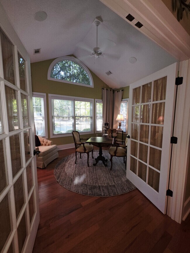 Photo - 144 Edgewood Ct