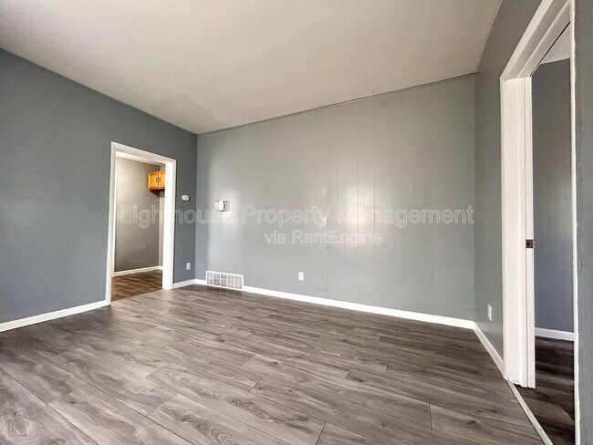 Photo - 1461 Leahy St Unit 1