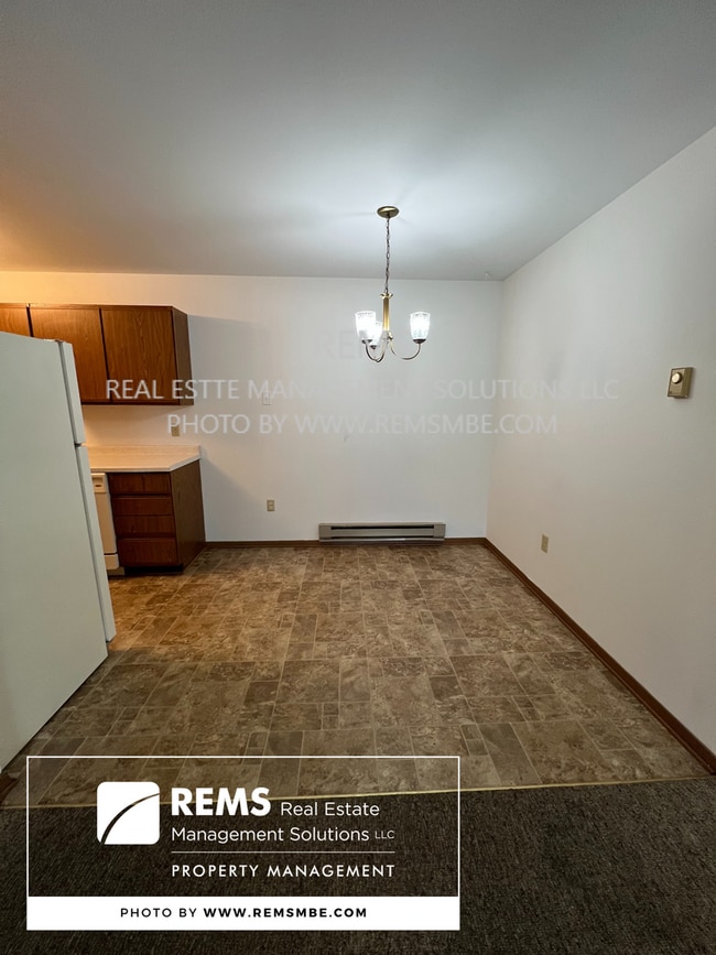 Building Photo - 544 E Slifer St Unit 13