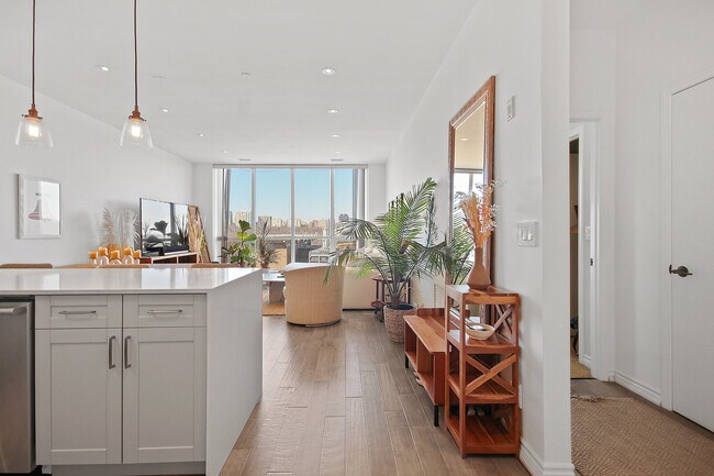 Photo - 980 Yonge St