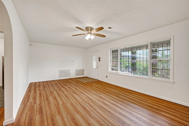 Photo - 7426 Miley St