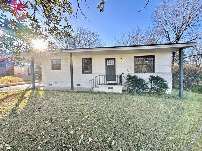 Photo - 922 Lynden Blvd House