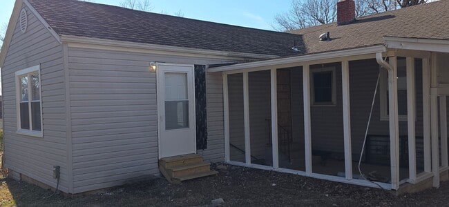 Photo - 3 Bedrooms! 2 Baths! Beautifully Updated! $1195