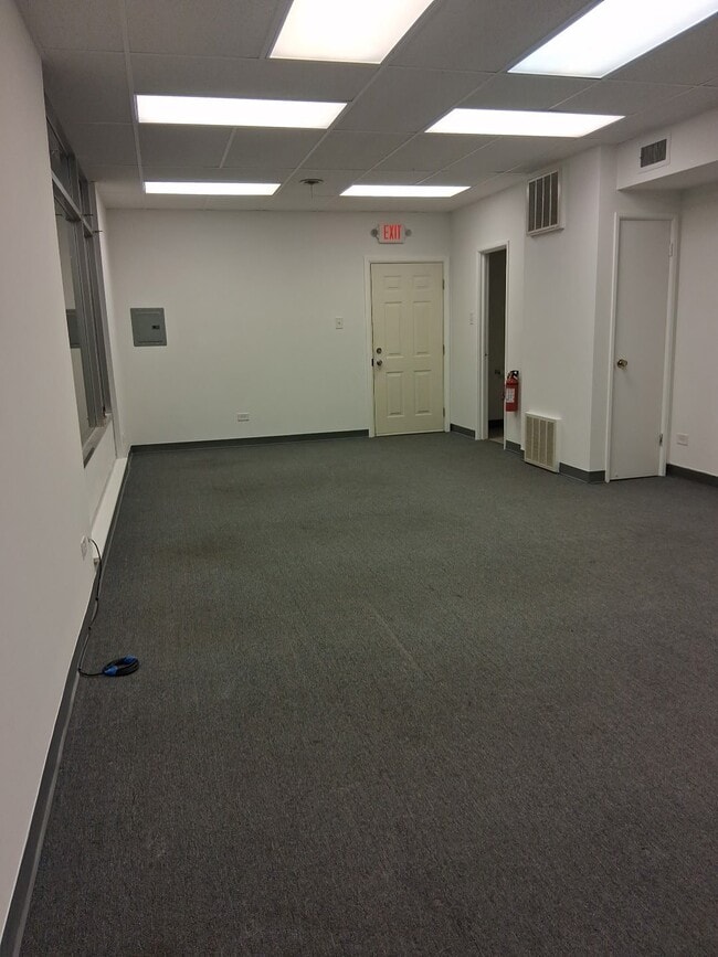 Photo - 1020 Chicago Rd
