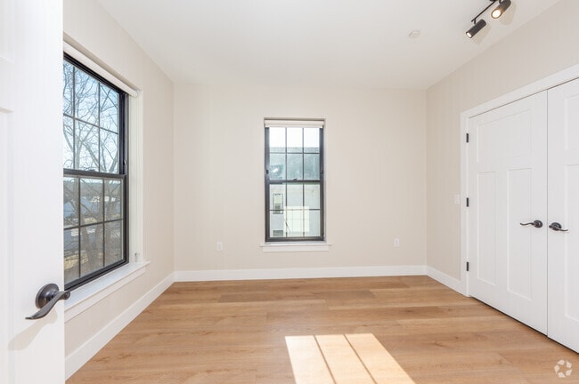 1BD, 1BA - 870SF - Bedroom