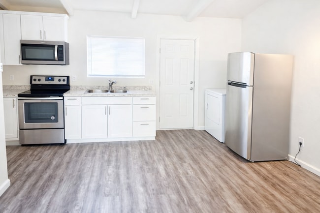 Building Photo - Ash Duplex Unit 1311