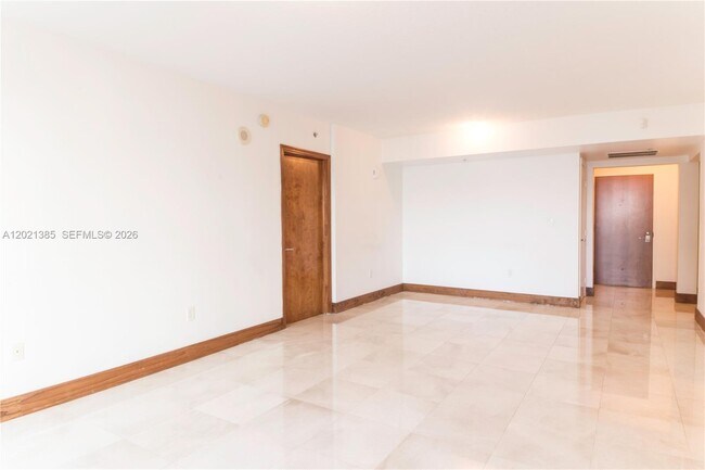 Photo - 31 SE 5th St Unidad 1208