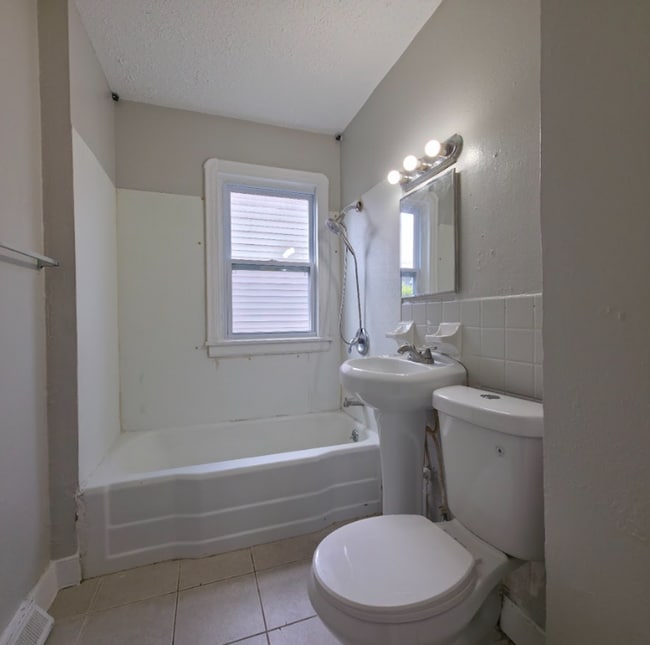 4444 W 51st St Unidad #1 Down