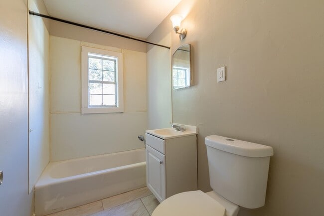 Photo - 1677 Echles St