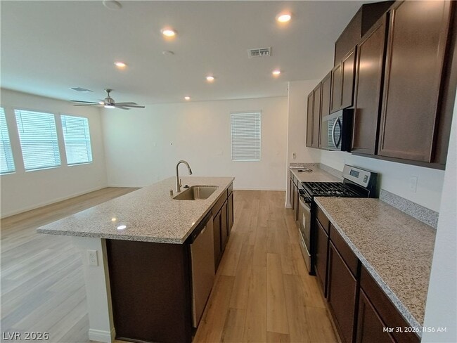 Photo - 9158 Surrey Wood St