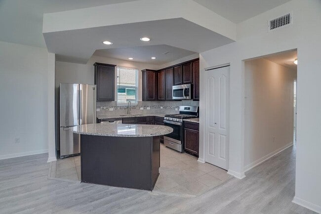 Photo - 576 Ferrule Dr