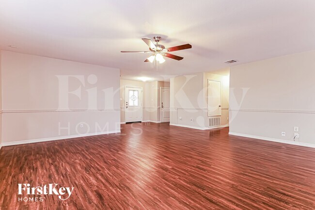Photo - 229 Silver Spur Dr
