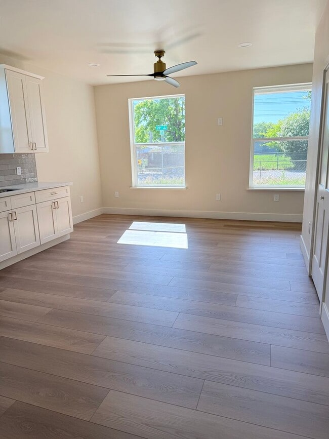 Photo - 28THST/37THAVEDUPLEX Unit 5895 28th Street