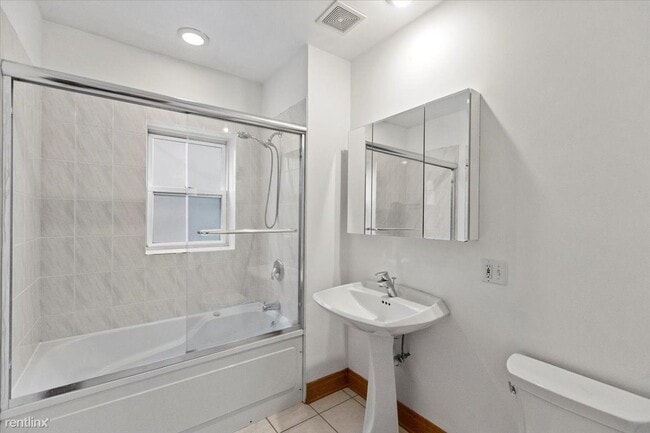 Photo - 2 br, 2 bath Condo - 915 W Sunnyside Ave
