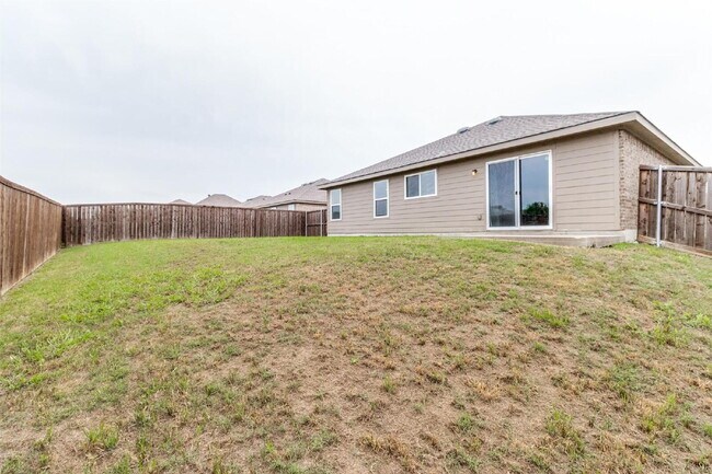 Photo - 1434 Raven Dr W