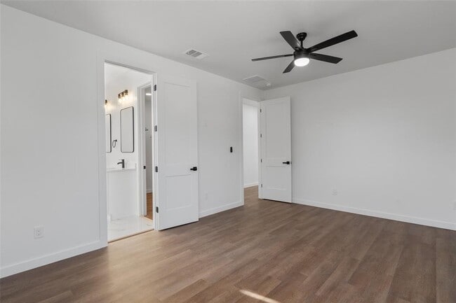 Photo - 533 Hackberry Rd