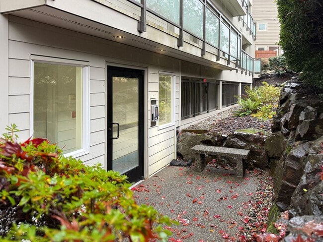 Photo - 2334 Thorndyke Ave W Unit 202