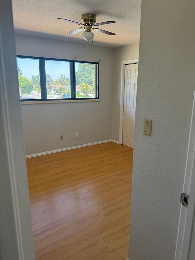 Photo - 2 Parkshore Cir