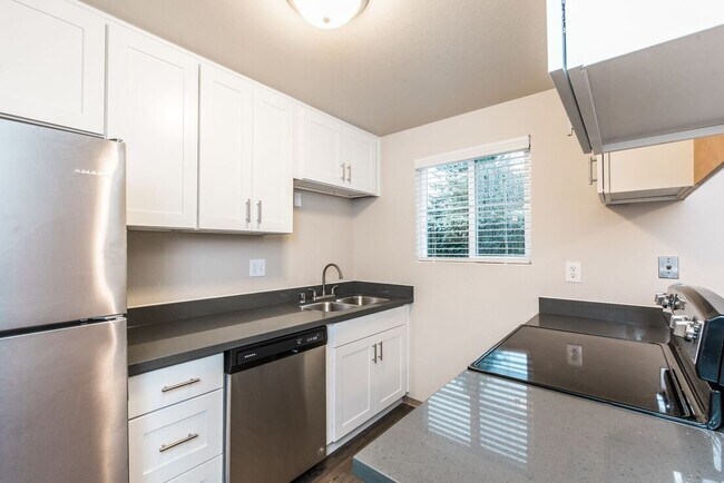 Photo - 2707 Mountain View Ave W