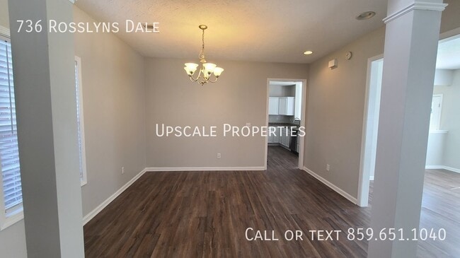 736 Rosslyns Dale