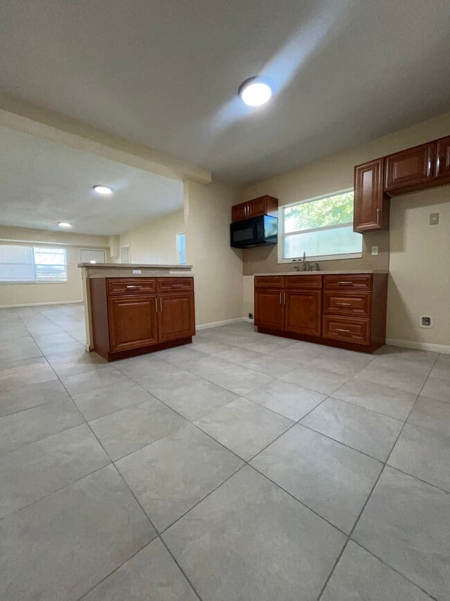 Photo - 667 SE 2nd St Unidad 667