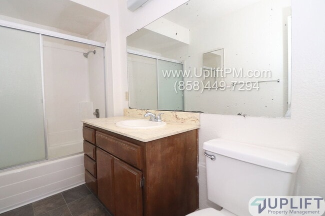 2863 Broadway Unit 102