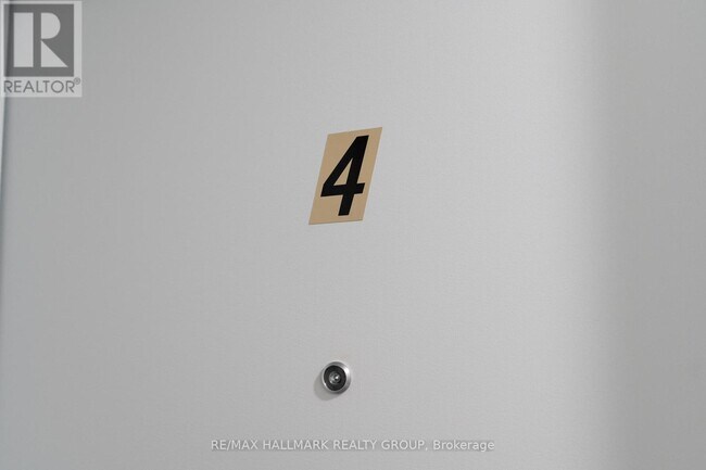 Photo - 261 Somerset St. E