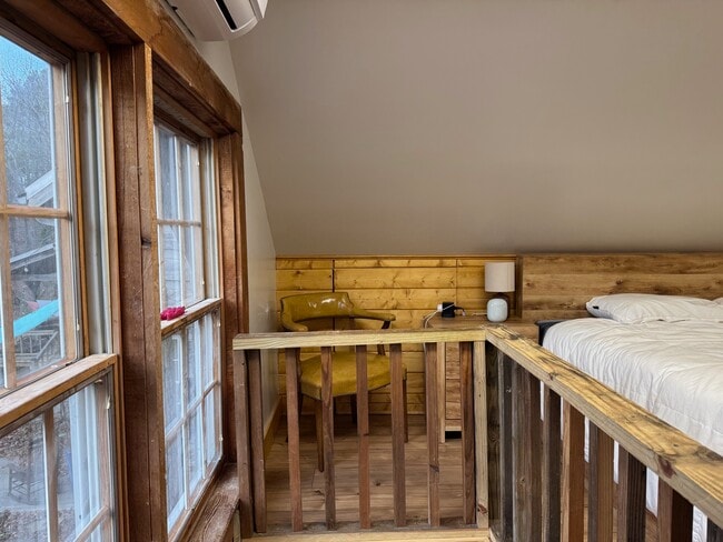 Photo - 2470 Crow Valley Rd NW