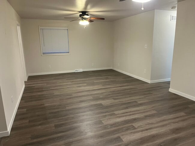 Photo - 832 Hamilton St